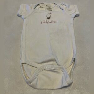 Organic White Baby Onesie with 'Freshly Hatched' Design